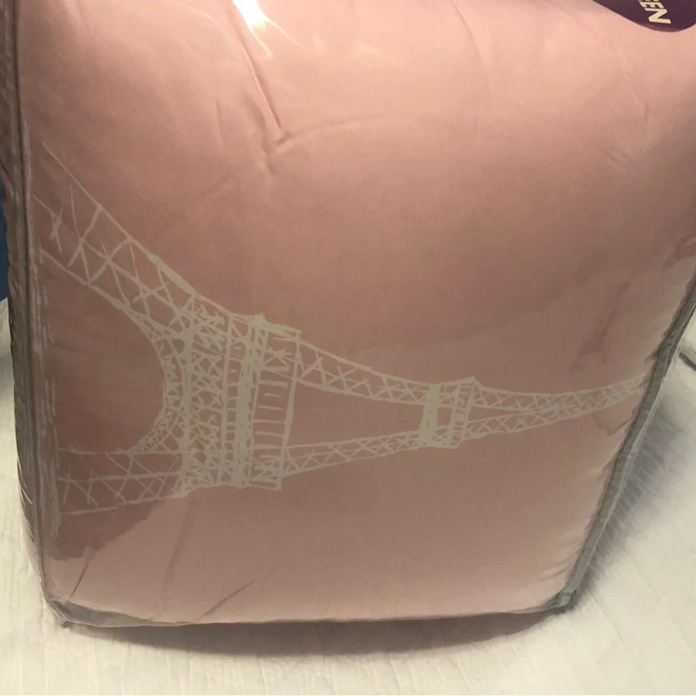 NWT Queen 8-Piece Comforter Bed-in-a-Bag Pink & White Paris France Travel Theme